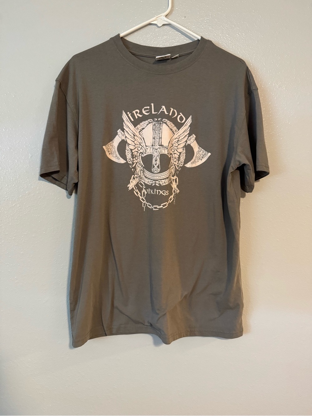 NWOT Ireland Vikings Graphic T-Shirt - Gray